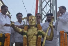 అల్లూరి సీతారామరాజుకు ఘన నివాళులు