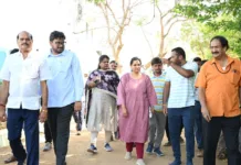 మణికొండలో కమిషనర్ సృజన క్షేత్రస్థాయి తనిఖీలు