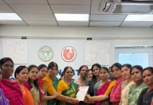 బండి సాయి భగీరథ్పై కఠిన చర్యలు తీసుకోవాలి: బీఆర్ఎస్ పార్టీ నిరసన