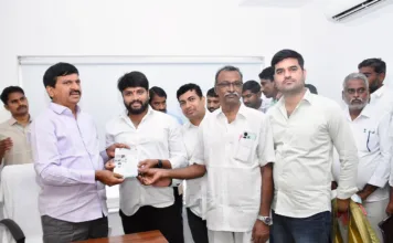 మెగా మెడికల్ క్యాంపుకు హాజరు కావాలని మంత్రి పొంగులేటి శ్రీనివాస్ రెడ్డికి ఆహ్వానం