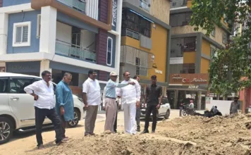 హఫీజ్పేట్లో వరద నీటి కాల్వ పనులను పరిశీలించిన ఆరెకపూడి గాంధీ