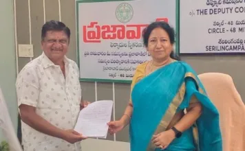 మంజీరా రోడ్డులో కల్వర్టు పనులు నిలిచిపోవడంతో ప్రజల ఆగ్రహం.. ప్రజావాణిలో మళ్లీ ఫిర్యాదు..