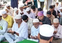 బక్రీద్ వేడుకల్లో ముస్లింలతో కలిసి నమాజ్ చేసిన నార్నె శ్రీనివాస రావు