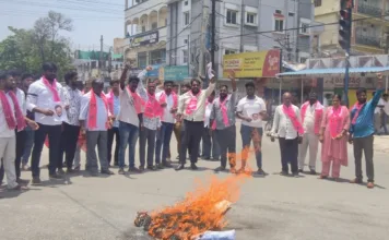 బాల్క సుమన్ అరెస్టుకు నిరసన.. శేరిలింగంపల్లిలో రేవంత్ రెడ్డి దిష్టిబొమ్మ దహనం..