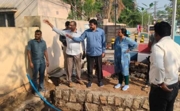 శేరిలింగంపల్లిలో నీటి నిల్వ ప్రాంతాలపై కమిషనర్ సృజన ఆకస్మిక తనిఖీ