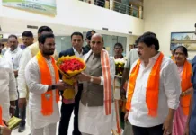 మేధావుల సమ్మేళనానికి హైదరాబాద్ చేరుకున్న రాజ్నాథ్ సింగ్కు ఘన స్వాగతం