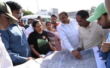 ఫ్లైఓవర్, అండర్పాస్ల పనులను పరిశీలించిన గాంధీ, CMC కమిషనర్ సృజన