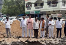 మసీద్బండలో డ్రైనేజ్ సమస్యలపై అరికెపూడి గాంధీ సమీక్ష