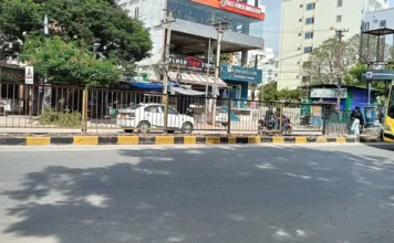 మార్తాండ నగర్ బస్తీ వాసులకు శాపంగా మారిన రోడ్డు డివైడర్