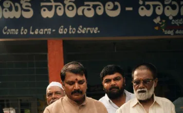 జగదీశ్వర్ గౌడ్ జన్మదిన వేడుకలు.. ప్రభుత్వ పాఠశాల విద్యార్థులకు స్టేషనరీ పంపిణీ