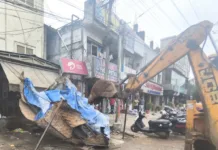 పాదచారుల కోసం ఫుట్పాత్ల క్లియరెన్స్.. 30.29 కి.మీ. మేర ఆక్రమణల తొలగింపు..