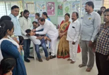 పల్స్ పోలియోలో మాజీ కార్పొరేటర్ హమీద్ పటేల్