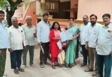 హఫీజ్పేట్లో ఇంటింటికీ ఎన్యూమరేషన్ ఫామ్ల పంపిణీ