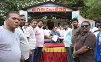 ప్రగతి నగర్లో పౌర సమస్యలపై అధికారుల క్షేత్రస్థాయి సమీక్ష
