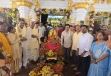 ఘనంగా వెంకటేశ్వర స్వామి ఆలయ ధ్వజ స్తంభ ప్రతిష్టాపన