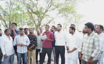 HCU కాంట్రాక్ట్ కార్మికుల డిమాండ్లపై నెల రోజుల్లో చర్యలు.. లేబర్ కమిషనర్ హామీ..