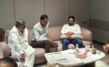 ఎమ్మెల్సీ శంబీపూర్ రాజును పరామర్శించిన కొమిరిశెట్టి సాయిబాబా