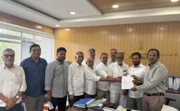 లింగంపల్లి స్టేషన్లో పలు రైళ్ల హాల్ట్ కోరుతూ రైల్వే అధికారులకు వినతి