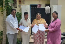 నేతాజీ నగర్లో ఇంటింటికీ ఎస్ఐఆర్ ఫామ్ల పంపిణీ