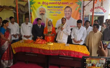 చాముండేశ్వర మహర్షి జన్మదినం సందర్భంగా మహిళలకు చీరల పంపిణీ