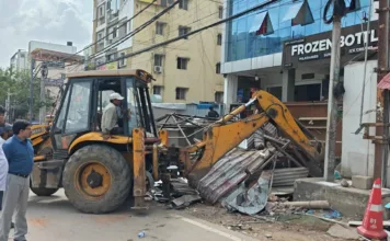 DLFలో ఆక్రమణలపై కొరడా.. జోనల్ కమిషనర్ నారాయణ్ అమిత్ ఆధ్వర్యంలో ప్రత్యేక డ్రైవ్..