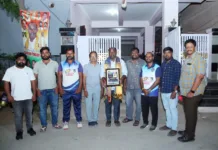 మియాపూర్ ఫోటో, వీడియో గ్రాఫర్స్ జట్టుకు బలరామ్ యాదవ్ రూ.10 వేల ఆర్థిక సాయం
