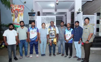 మియాపూర్ ఫోటో, వీడియో గ్రాఫర్స్ జట్టుకు బలరామ్ యాదవ్ రూ.10 వేల ఆర్థిక సాయం