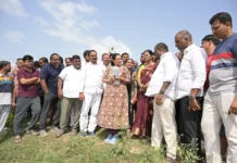 బీరంగూడలో పౌర సమస్యలపై కమిషనర్ ఫీల్డ్ విజిట్