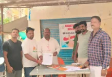 ఓటర్లకు బీజేపీ SIR హెల్ప్ డెస్క్.. ఎన్యూమరేషన్ ఫారాల భర్తీలో సహాయం చేసిన నాయకులు..