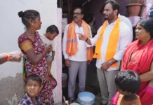 ప్రేమ్ నగర్లో డ్రైనేజ్ సమస్యలపై రవికుమార్ యాదవ్ పర్యటన