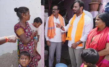 ప్రేమ్ నగర్లో డ్రైనేజ్ సమస్యలపై రవికుమార్ యాదవ్ పర్యటన