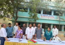 గోపన్పల్లిలో SIRలో పాల్గొన్న బీఆర్ఎస్ నేతలు.. ఓటర్లకు ఎన్యూమరేషన్ ఫారాల పంపిణీ..