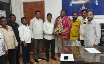 మియాపూర్ పోలీస్ స్టేషన్ నూతన సీఐ, డిటెక్టివ్ ఇన్స్పెక్టర్కు గిరిజన సంక్షేమ సంఘం సన్మానం