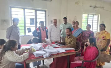 గచ్చిబౌలి మధురానగర్లో SIR ప్రత్యేక రివిజన్.. ఓటరు జాబితాను పరిశీలించిన మాజీ కార్పొరేటర్ సాయిబాబా