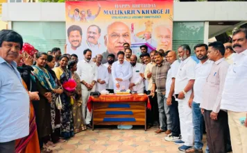 మల్లికార్జున్ ఖర్గే జన్మదిన వేడుకలు.. నల్లగండ్లలో కాంగ్రెస్ నేతల నిర్వహణ..