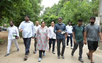 శేరిలింగంపల్లి వార్డులో కమిషనర్ పర్యటన.. డ్రైనేజీ నుంచి అక్రమ నిర్మాణాల వరకు సమస్యలపై అధికారులకు ఆదేశాలు
