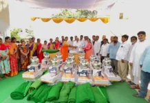 కేటీఆర్ పుట్టినరోజు సందర్భంగా అంగన్వాడీ కేంద్రాలకు సామగ్రి పంపిణీ