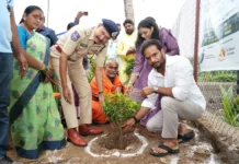 కొండాపూర్లో గ్రీన్ గార్డియన్స్ కార్యక్రమం.. ప్రతి కాలనీలో మొక్కలు నాటాలని రవికుమార్ యాదవ్ పిలుపు..
