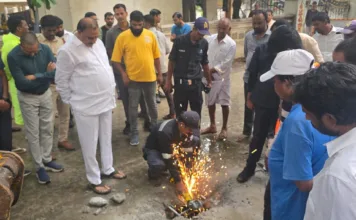 నాలాలో గల్లంతైన బాలయ్య కోసం గాలింపు.. పర్యవేక్షించిన ఆరెకపూడి గాంధీ