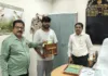 జ్యోతిష్యం పేరుతో చిలుక బంధనం.. రక్షించిన అటవీ శాఖ