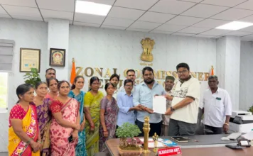 వెంకట్ రెడ్డి కాలనీలో డ్రైనేజ్ సమస్య.. జోనల్ కమిషనర్కు పొట్ట నరేందర్ యాదవ్ వినతి