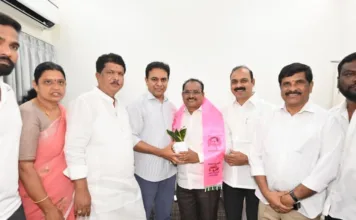 మాదాపూర్ బీజేపీ మాజీ అధ్యక్షుడు మదనాచారి కేటీఆర్ సమక్షంలో బీఆర్ఎస్లో చేరిక