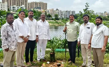 హఫీజ్పేట్ చెరువు కట్టపై ఈత మొక్కలు.. పర్యావరణ పరిరక్షణకు గౌడ్ సంఘం ముందడుగు