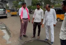 కొండాపూర్ రోడ్ల స్థితిపై బీఆర్ఎస్ ఫైర్.. మరమ్మత్తులు చేయకపోతే జీహెచ్ఎంసీ కార్యాలయం ముట్టడి హెచ్చరిక..