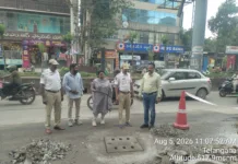 నిజాంపేట్లో వాటర్ లాగింగ్, రోడ్ల సమస్యలపై అధికారులతో ట్రాఫిక్ పోలీసుల సంయుక్త తనిఖీ