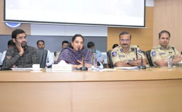సైబరాబాద్లో ట్రాఫిక్, రోడ్లపై ఫోకస్.. 334 పనులపై అధికారుల సమీక్ష