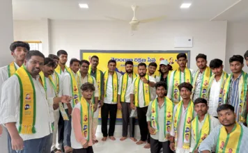 విద్యార్థి విభాగానికి కొత్త నాయకత్వం.. టీఆర్ఎస్లో 50 మంది విద్యార్థుల చేరిక
