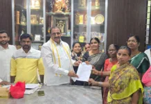 మార్తాండ్ నగర్ సమస్యలపై PAC చైర్మన్ ఆరెకపూడి గాంధీకి కాలనీ వాసుల వినతి