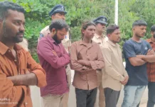 నిర్మాణ సామగ్రి చోరీ కేసులో ఐదుగురు అరెస్ట్.. రూ.లక్ష నగదు, రెండు వాహనాలు స్వాధీనం