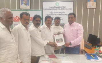 పీజేఆర్ స్టేడియంలోని గాంధీ విగ్రహానికి మెట్లు ఏర్పాటు చేయాలి